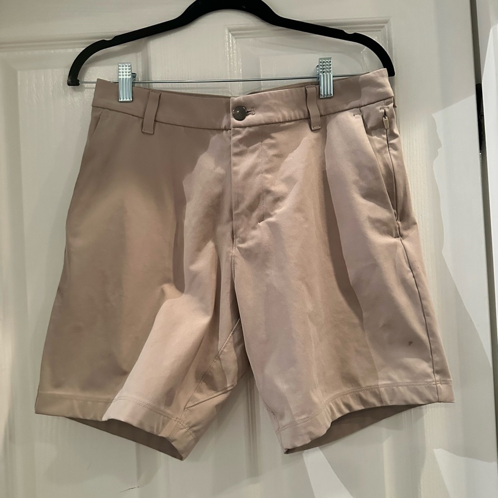 Lululemon commission classic 7” shorts tan size 30